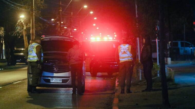 5 de Agosto del 2019/SANTIAGOLa SIAT de Carabineros trabaja en las pericias de un accidente de tránsito que involucró a un furgón de la 60 comisaría de metro y a un vehículo particular, quienes colisionaron en avenida lo ovalle, en la comuna de Lo Espejo.
FOTO: HANS SCOTT/AGENCIAUNO