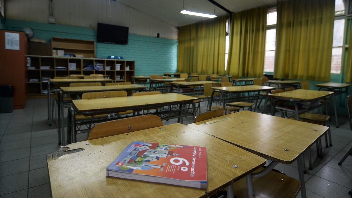 16 DE MARZO / QUILPUE Un libro de sexto bsico en una mesa de la sala de clases vaca del colegio Manuel Bulnes, durante el primer dia de suspensin de clases debido a la implementacin de nuevas medidas para prevenir el Coronavirus en el pas.
FOTO: PABLO OVALLE ISASMENDI/AGENCIAUNO