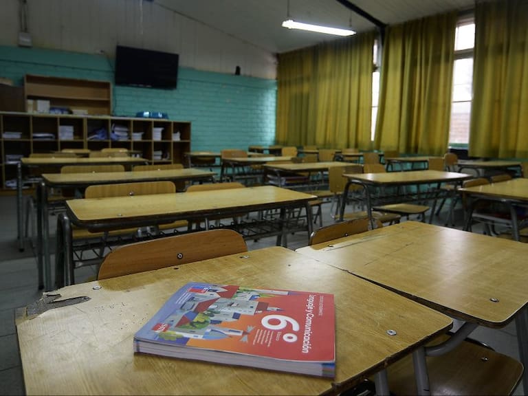 16 DE MARZO / QUILPUE Un libro de sexto bsico en una mesa de la sala de clases vaca del colegio Manuel Bulnes, durante el primer dia de suspensin de clases debido a la implementacin de nuevas medidas para prevenir el Coronavirus en el pas.
FOTO: PABLO OVALLE ISASMENDI/AGENCIAUNO