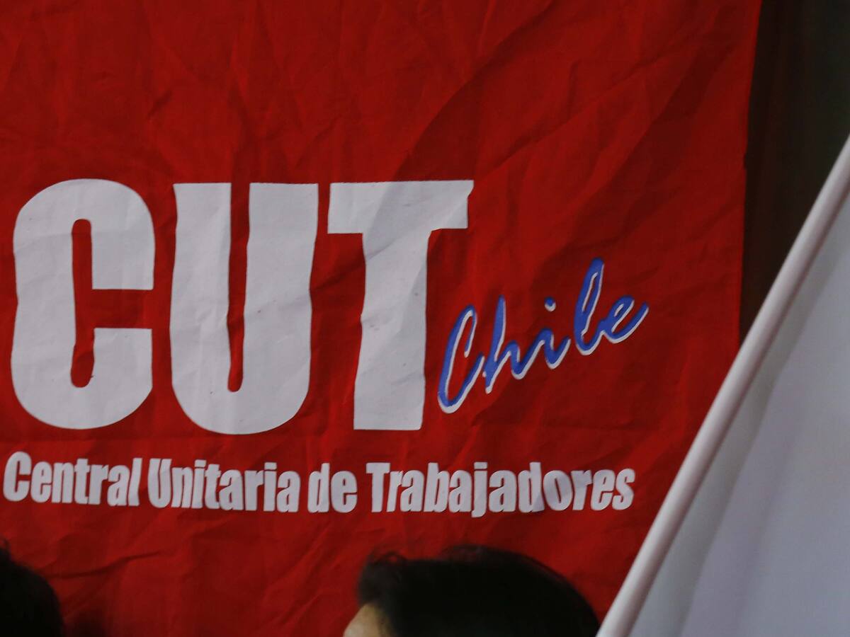 Tercer retiro: CUT respaldó acusación constitucional contra Presidente Piñera y llamó a huelga general