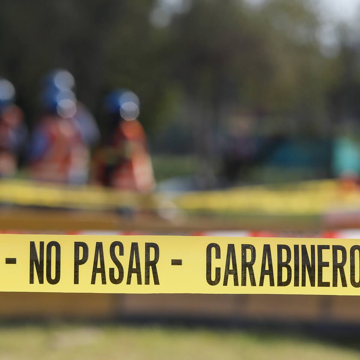 Mujer toma drástica medida tras sufrir millonarios robos en Santiago: duerme fuera de su tienda para proteger local