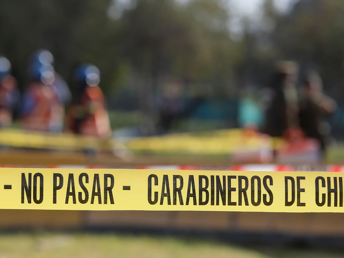 Mujer toma drástica medida tras sufrir millonarios robos en Santiago: duerme fuera de su tienda para proteger local