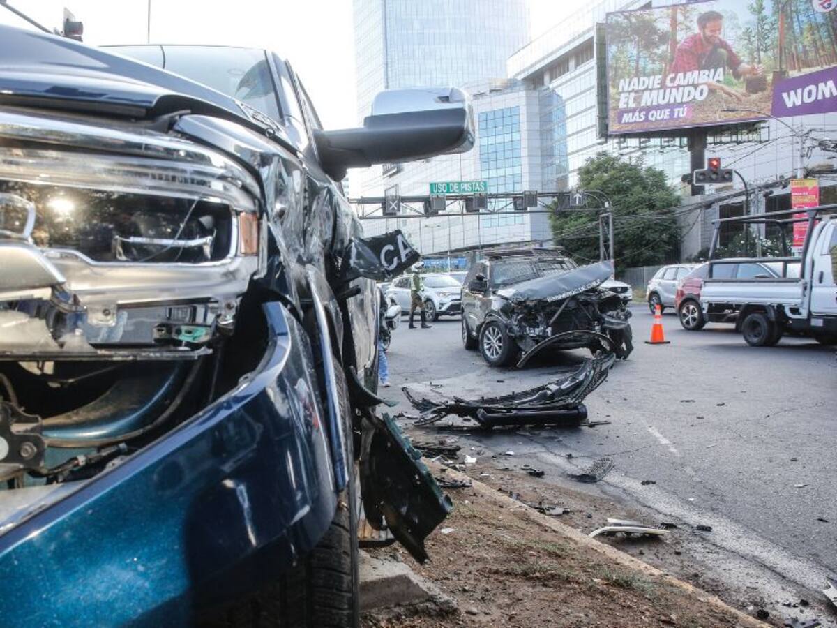 Accidente de tránsito múltiple en Peñalolén: confirman la muerte de una de las 14 personas lesionadas