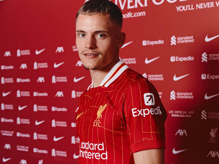 Liverpool remece el mercado de fichajes con el traspaso más caro en la historia de la Premier League