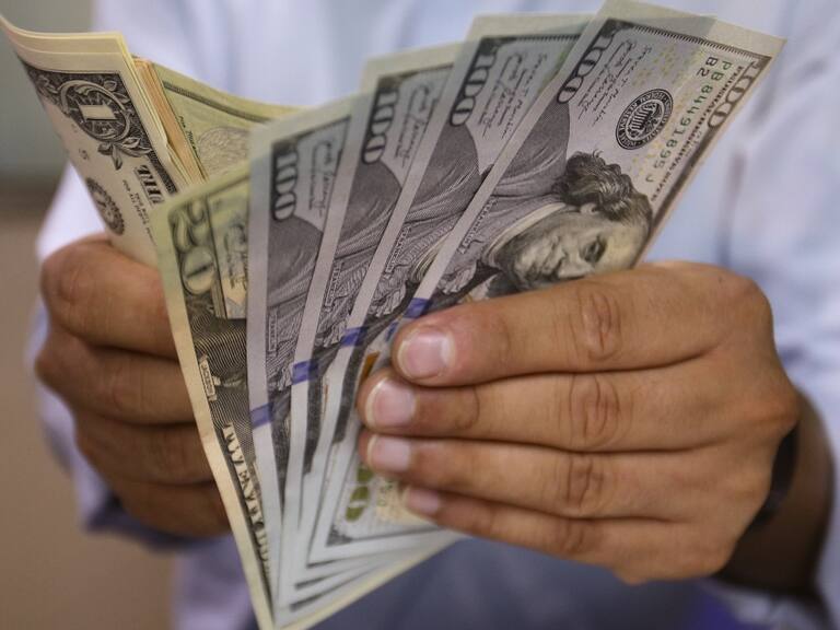 Dólar en Chile: divisa abre sin gran variación y se mantiene sobre los 880