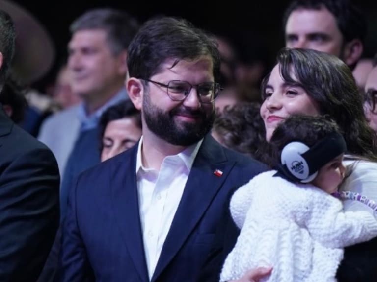 Los estaba usando la hija del Presidente Boric: ¿sirven los protectores para los oídos?