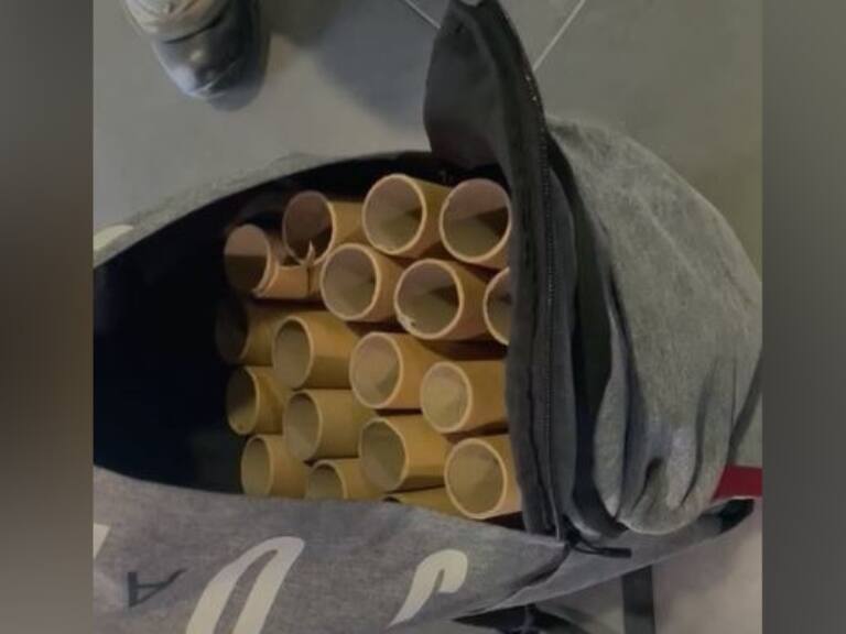 Con 20 fuegos artificiales en su mochila: Carabineros detiene cuatro hinchas tras incidentes en el Clásico Universitario