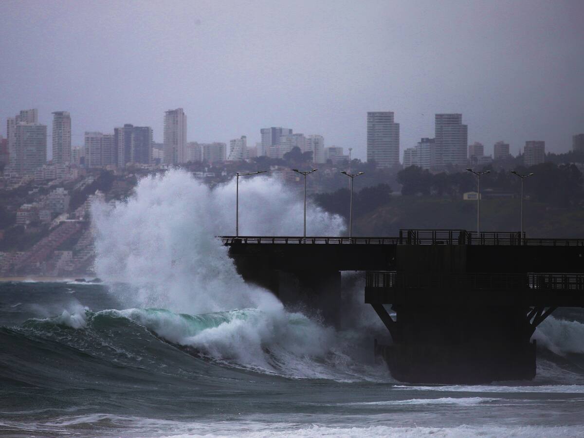 De norte a sur: alertan sobre marejadas anormales para diversas regiones del borde costero de Chile