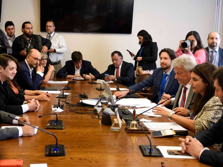 «Inexistencia de irregularidades»: comisión investigadora de los indultos aprueba el informe final del oficialismo