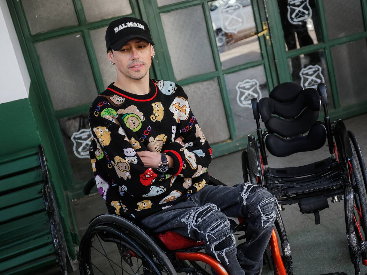 “Me deja más tranquilo”: Carabineros recupera silla de ruedas robada en Maipú al medallista paralímpico Alberto Abarza
