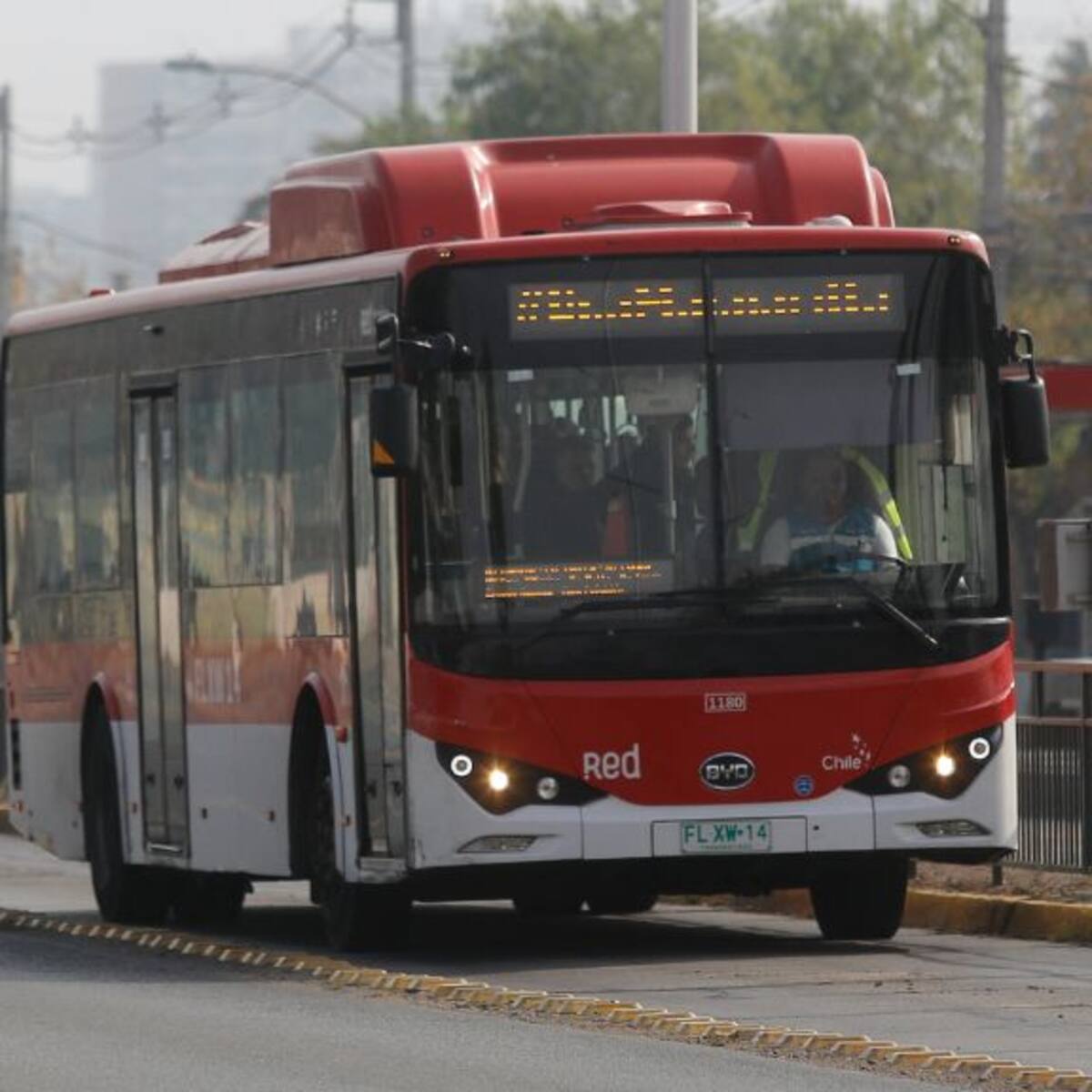Dos buses del transporte público destruidos y uno dañado deja incendio en terminal de Maipú