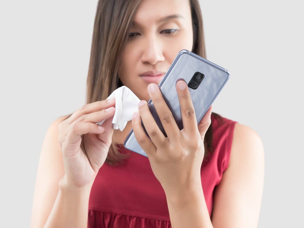 Desinfectar los smartphones: una medida que podría ayudar a prevenir el contagio del coronavirus