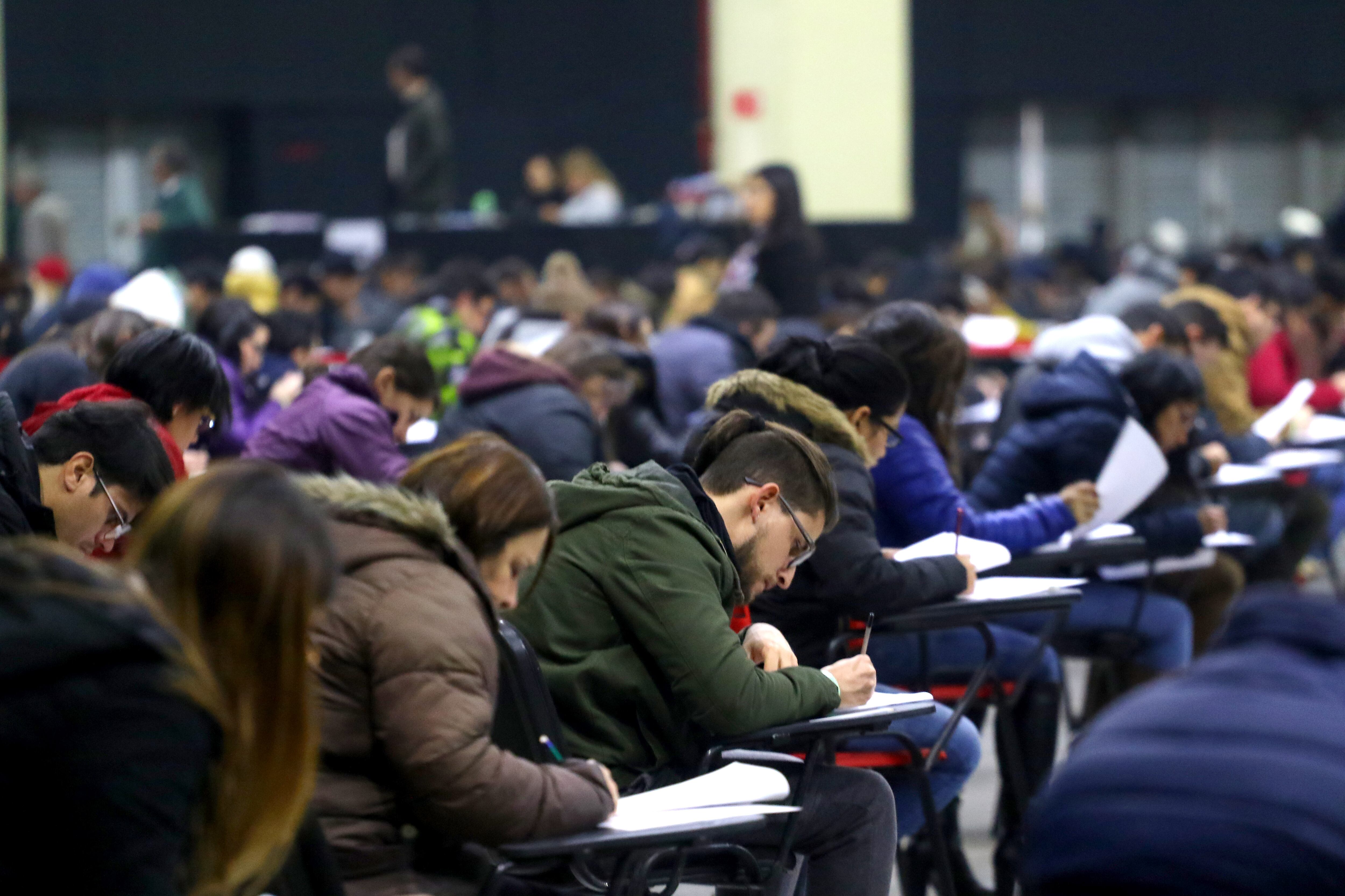 10 de Julio del 2019/SANTIAGOEn el centro de eventos Espacio Riesco, se realizó la 15 versión del Examen Único Nacional de Conocimientos de Medicina (EUNACOM), el cuál fue rendido por un total de 4518 personas.FOTO: HANS SCOTT/AGENCIAUNO