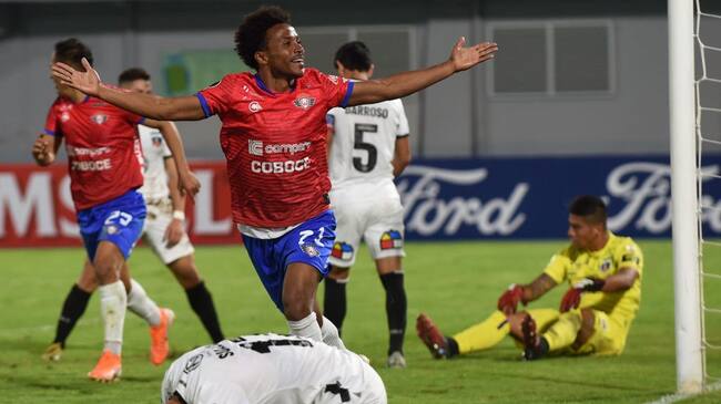 Bolivia's Jorge Wilstermann defender Ramiro Ballivian celebrates after scoring against Chile's Colo Colo during their Copa Libertadores football match, at the Felix Capriles stadium in Cochabamba, Bolivia, on March 4, 2020. (Photo by AIZAR RALDES / AFP) (Photo by AIZAR RALDES/AFP via Getty Images)