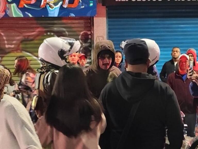 “¡Asesino, qué hace en la calle!”: Imputado por muerte de Lalito es golpeado tras incumplir medida cautelar y aparecer en velatón del perrito