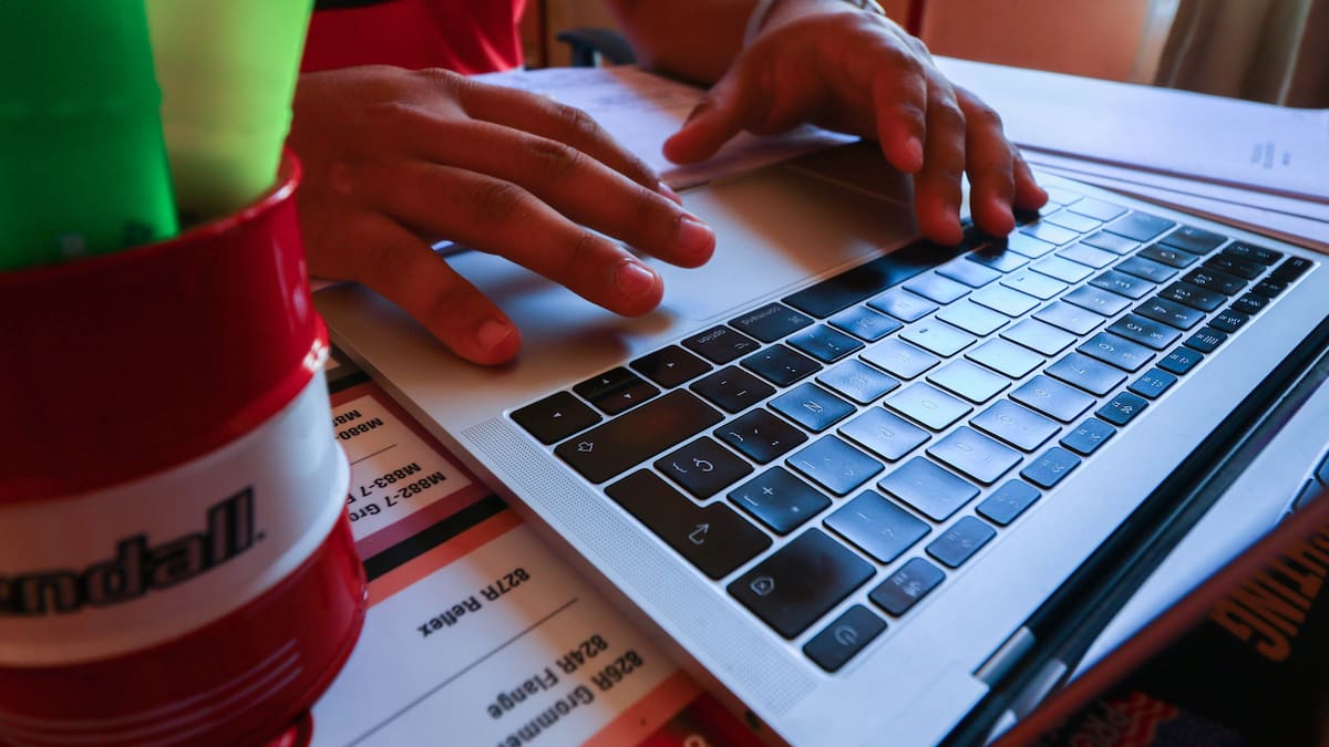 ¿Qué iniciativas en Chile ayudan a cerrar la brecha digital? Un premio busca reconocer las mejores ideas