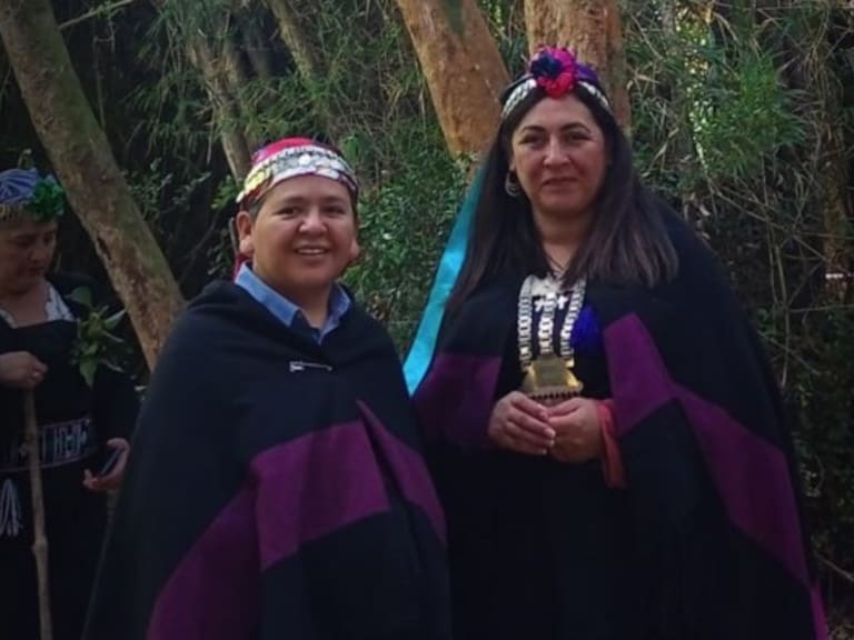Mujeres protagonizan primer matrimonio igualitario mapuche en La Araucanía