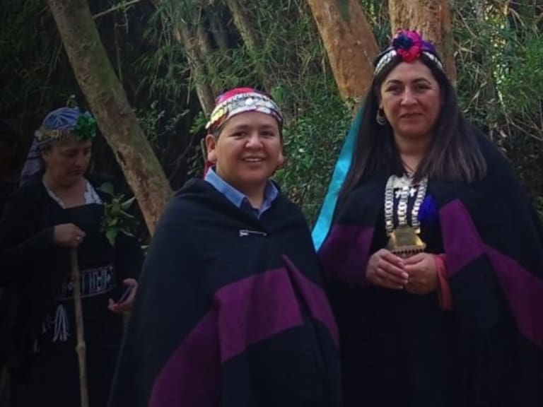 Mujeres protagonizan primer matrimonio igualitario mapuche en La Araucanía