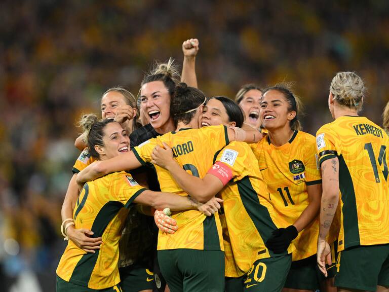 Australia derrota a Francia para llegar a su primera semifinal de un Mundial