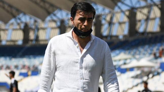 03 DE ENERO 2021 / ANTOFAGASTA Director Técnico Gustavo Quinteros hace abandono del campo de juego , durante el partido valido por la Vigésima séptima fecha del Campeonato Nacional AFP Plan Vital 2020, entre Deportes Antofagasta vs Colo Colo , disputado en el Estadio Calvo & Bascuñán
FOTO CAMILO ALFARO / AGENCIAUNO