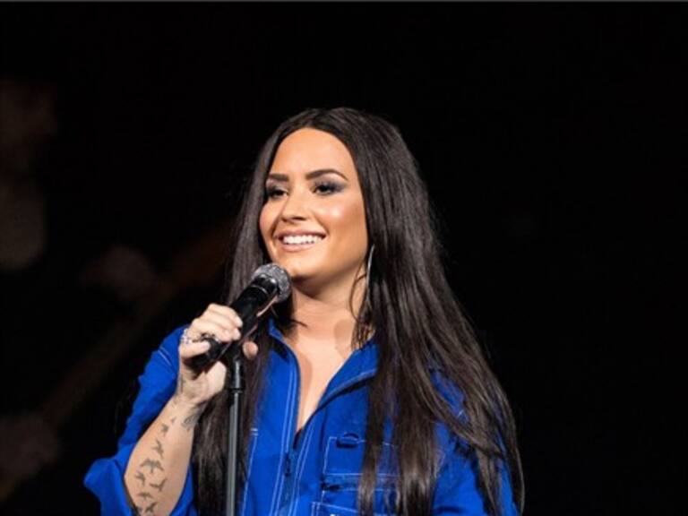 Demi Lovato fue captada besándose con conocido diseñador de ropa