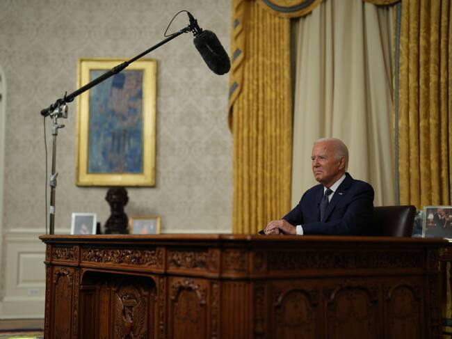 El presidente de Estados Unidos, Joe Biden, en el Salón Oval de la Casa Blanca antes de entregar un discurso televisado.