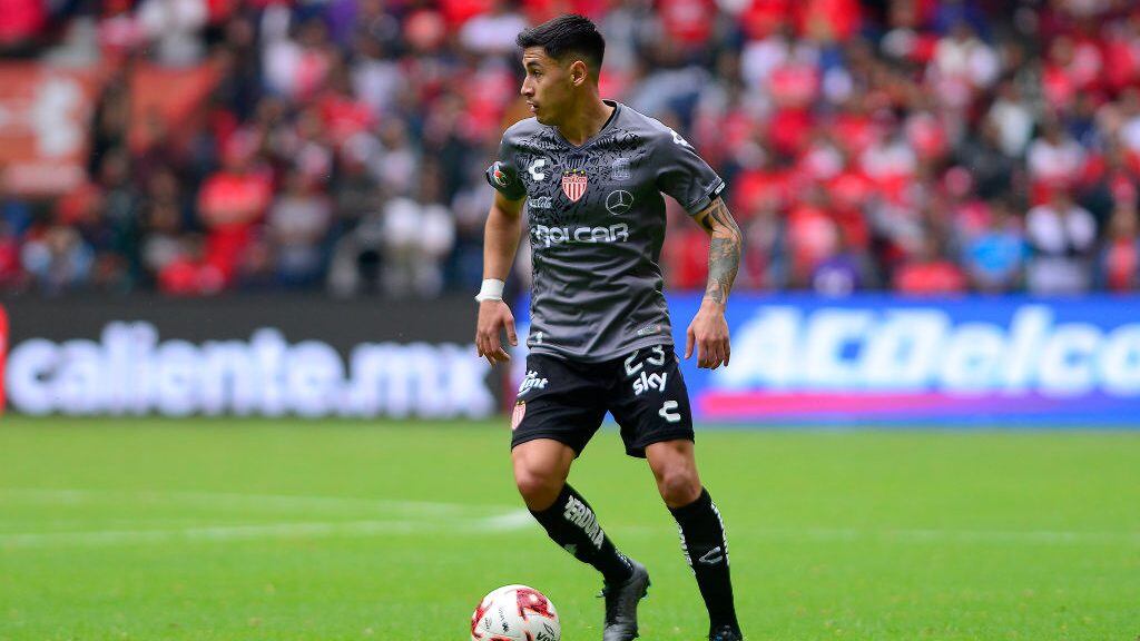TOLUCA, MEXICO - JANUARY 19: Claudio Baeza of Necaxa controls the ball during the 2nd round match between Toluca and Necaxa as part of the Torneo Clausura 2020 Liga MX at Nemesio Diez Stadium on January 19, 2019 in Toluca, Mexico. (Photo by Jaime Lopez/Jam Media/Getty Images)