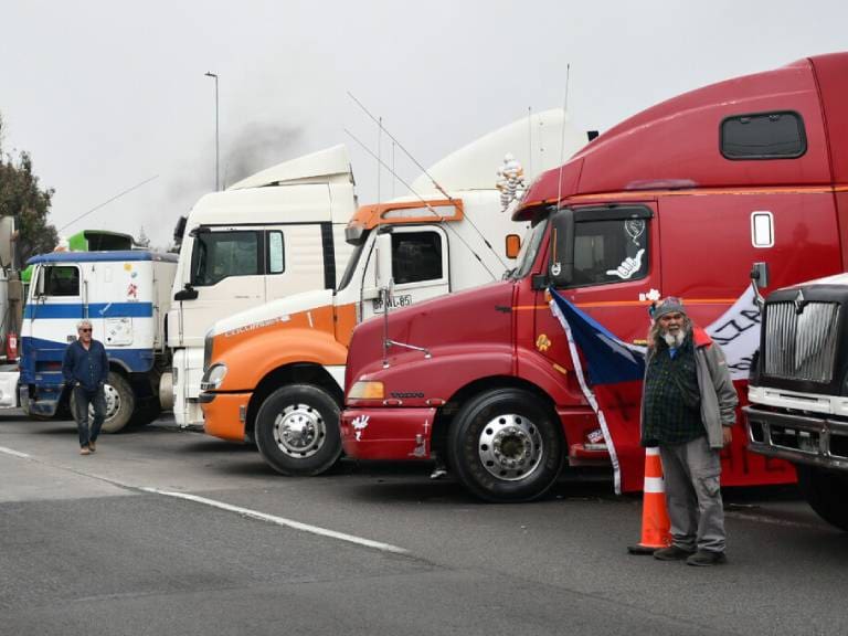 Confederación de camioneros «Fuerza del Norte» confirma reunión con La Moneda y llama a no bloquear las rutas