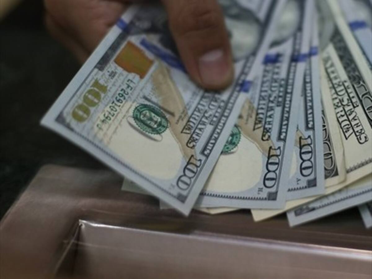El dólar a la baja luego de dispararse por los efectos del Brexit