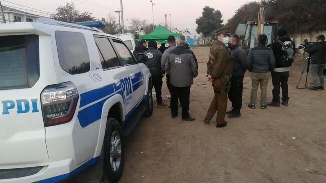 Funcionarios municipales de Peñaflor encontraron el cadáver de un hombre mientras manejaban retroexcavadora