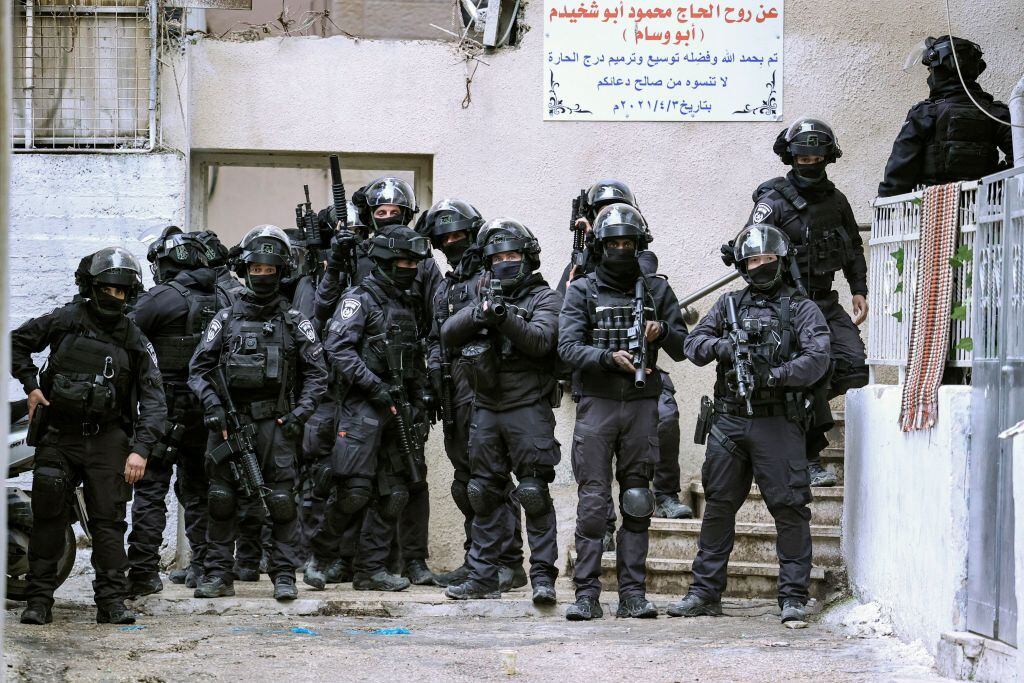Fuerzas de seguridad israelíes reprimen una protesta de palestinos