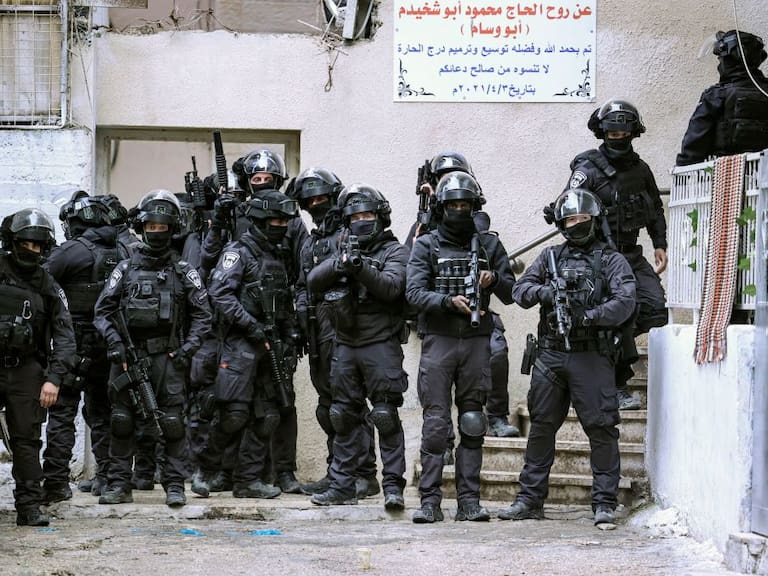 Fuerzas de seguridad israelíes reprimen una protesta de palestinos