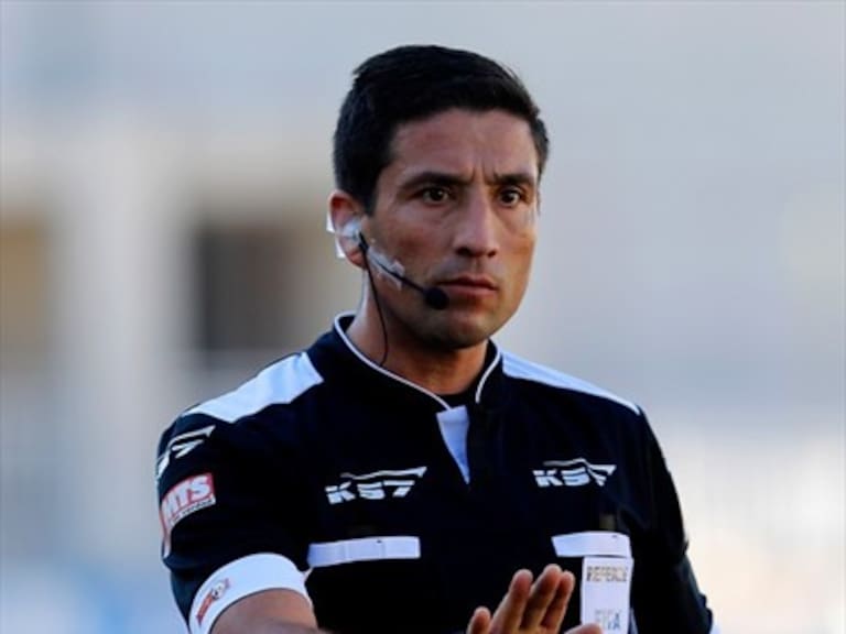 Eduardo Gamboa será el árbitro del partido entre U. de Chile y San Luis