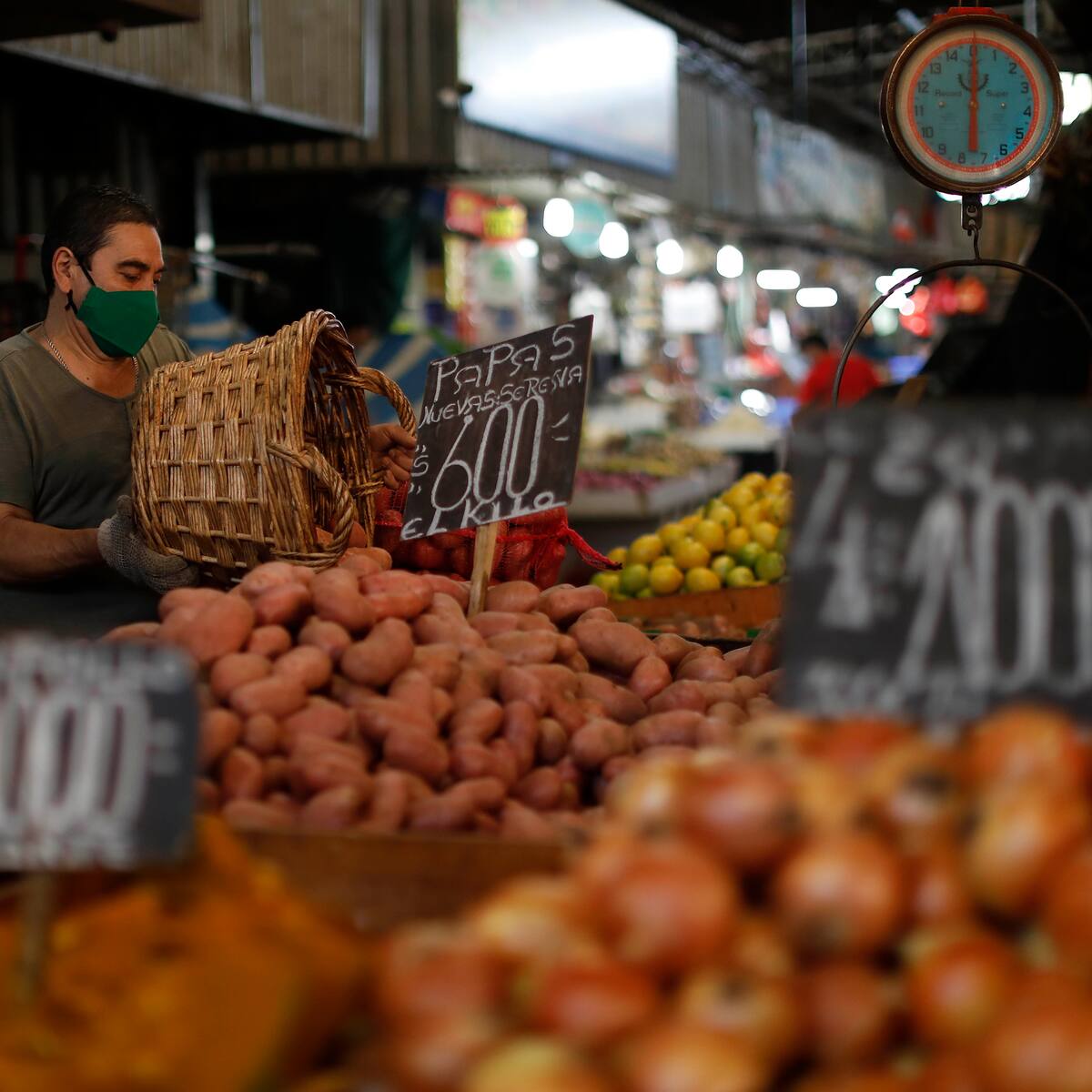 Golpe al bolsillo: estas son las verduras que subieron hasta un 50% tras el sistema frontal en Chile