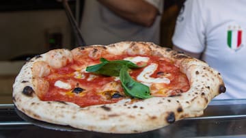 ¿Verdadera pizza napolitana en Chile? Pizzaiolo revela cómo replicar la icónica preparación italiana