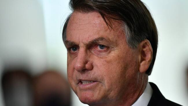 BRASILIA, BRAZIL - MARCH 31: President of Brazil Jair Bolsonaro speaks during pronouncement on the new emergency aid amidst the coronavirus pandemic (COVID-19) at the Planalto Palace, on March 31,2021 in Brasilia, Brazil. Brazil has over 12,658,000 confirmed positive cases of Coronavirus and has over 317,646 deaths. (Photo by Mateus Bononi/Getty Images)