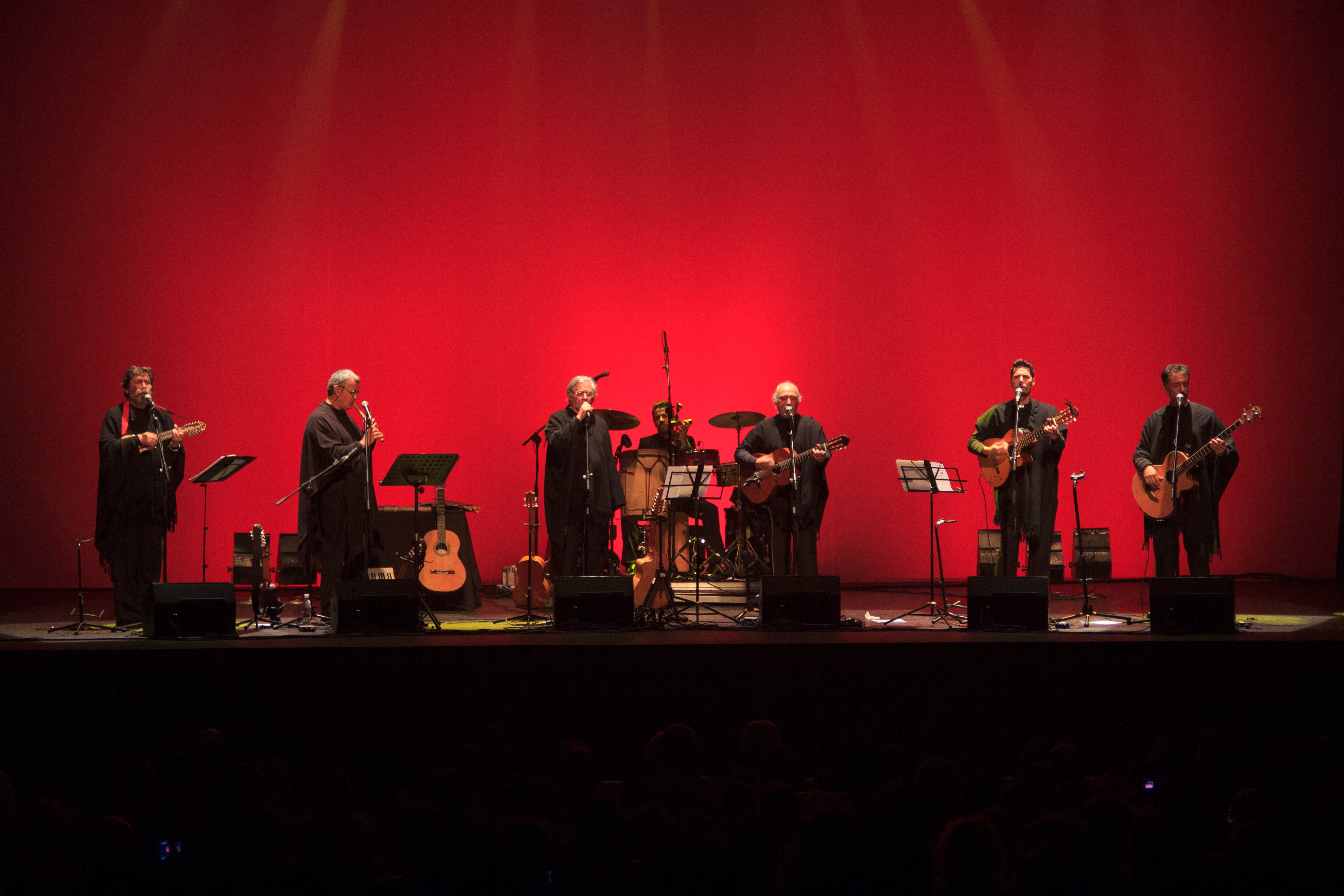 Quilapayún cierra sus 60 años de historia con un hito musical en el Teatro Municipal