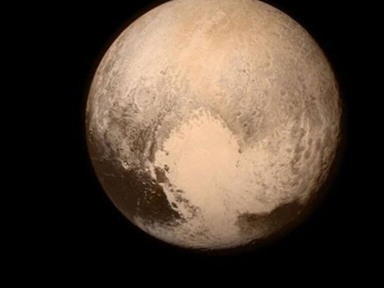Plutón podría esconder un océano líquido bajo su superficie