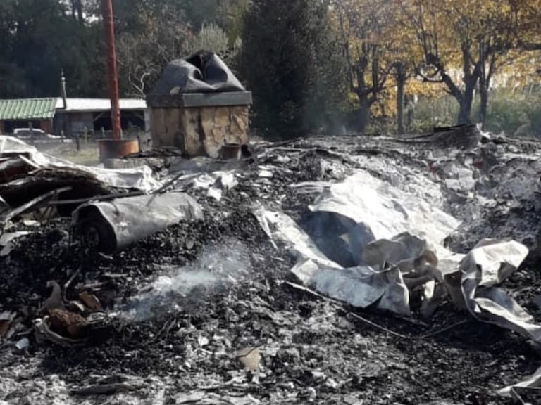 Investigan incendio que consumió inmueble en fundo San Miguel, región del Biobío