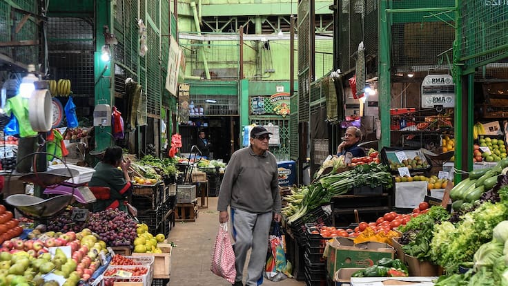 Preocupación por la inflación sube 20 puntos en Chile y lo ubica entre las más altas en Latinoamérica