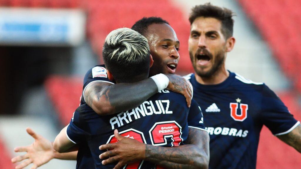 03 DE ENERO DE 2021/SANTIAGOEl jugador Reinaldo Lenis (c) marca el dos a cero frente a Universidad de Concepcion, durante el partido valido por vigsimo sptima fecha del Campeonato Nacional AFP PlanVital 2020, entre Universidad de Chile y Universidad de Concepcin, disputado en el Estadio Nacional.
FOTO: SEBASTIAN ORIA/AGENCIAUNO