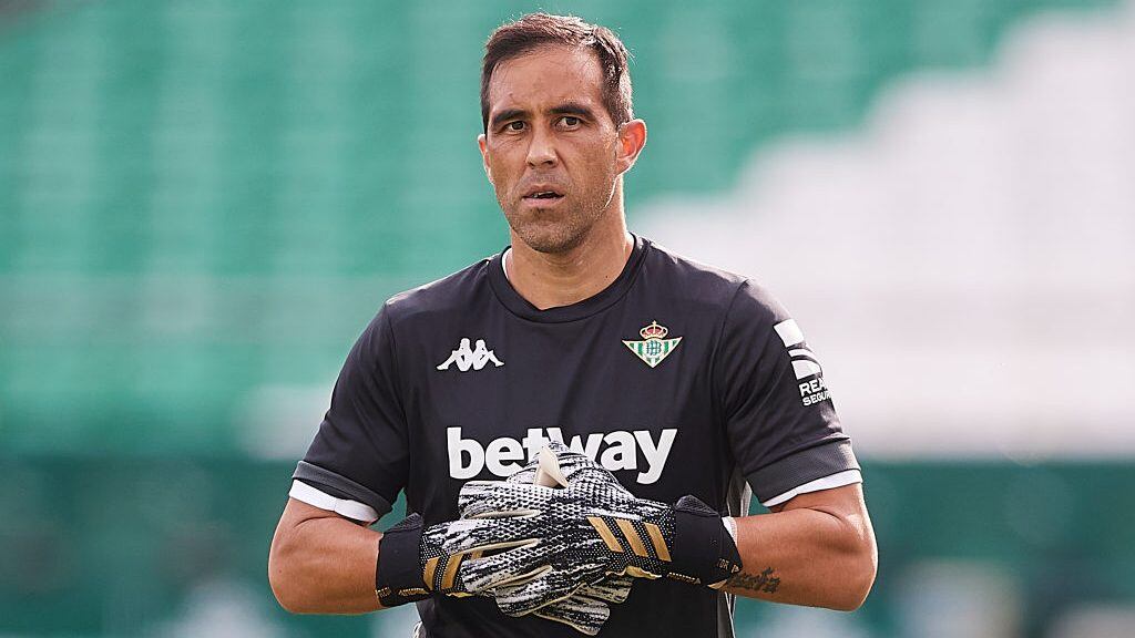 SEVILLE, SPAIN - SEPTEMBER 20: Claudio Bravo of Real Betis looks on prior to the LaLiga Santander match between Betis and Valladolid at Estadio Benito Villamarin on September 20, 2020 in Seville, Spain. (Photo by Fran Santiago/Getty Images)