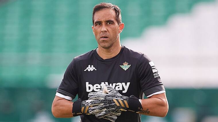 SEVILLE, SPAIN - SEPTEMBER 20: Claudio Bravo of Real Betis looks on prior to the LaLiga Santander match between Betis and Valladolid at Estadio Benito Villamarin on September 20, 2020 in Seville, Spain. (Photo by Fran Santiago/Getty Images)