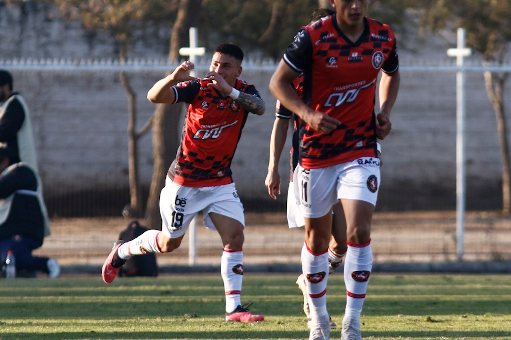 Deportes Limache se reencontró con los triunfos ante un Curicó Unido que se hunde en la Primera B | Agencia Uno