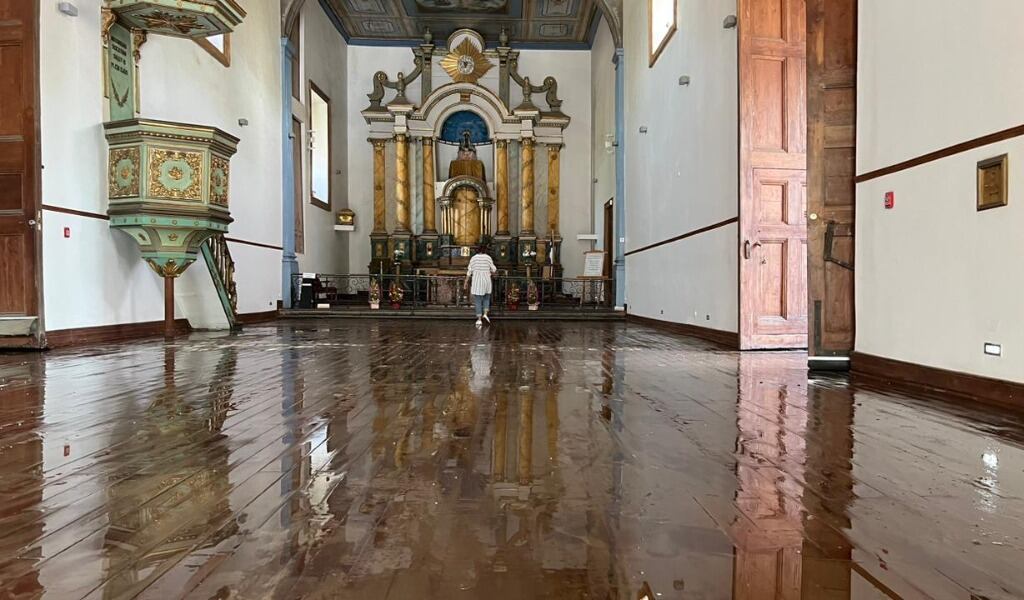 Iglesia de La Viñita tiene graves daños tras rotura de matriz