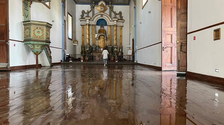 Iglesia de La Viñita tiene graves daños tras rotura de matriz