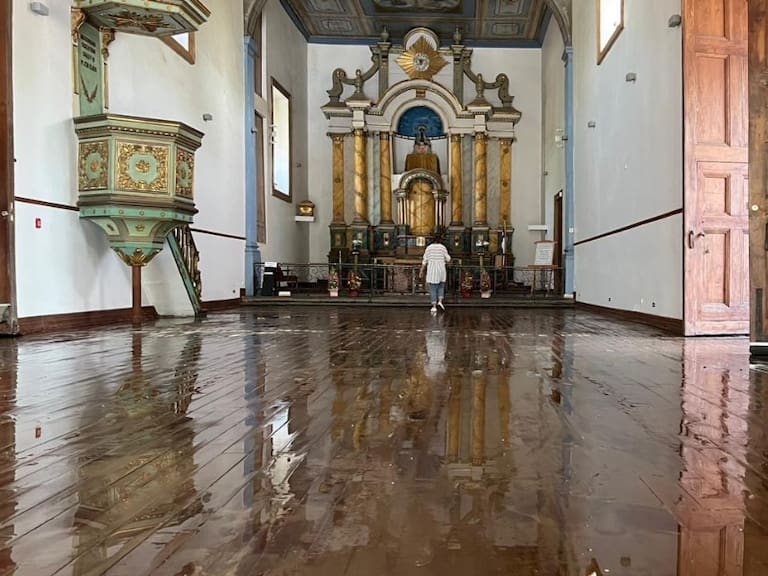 Iglesia de La Viñita tiene graves daños tras rotura de matriz