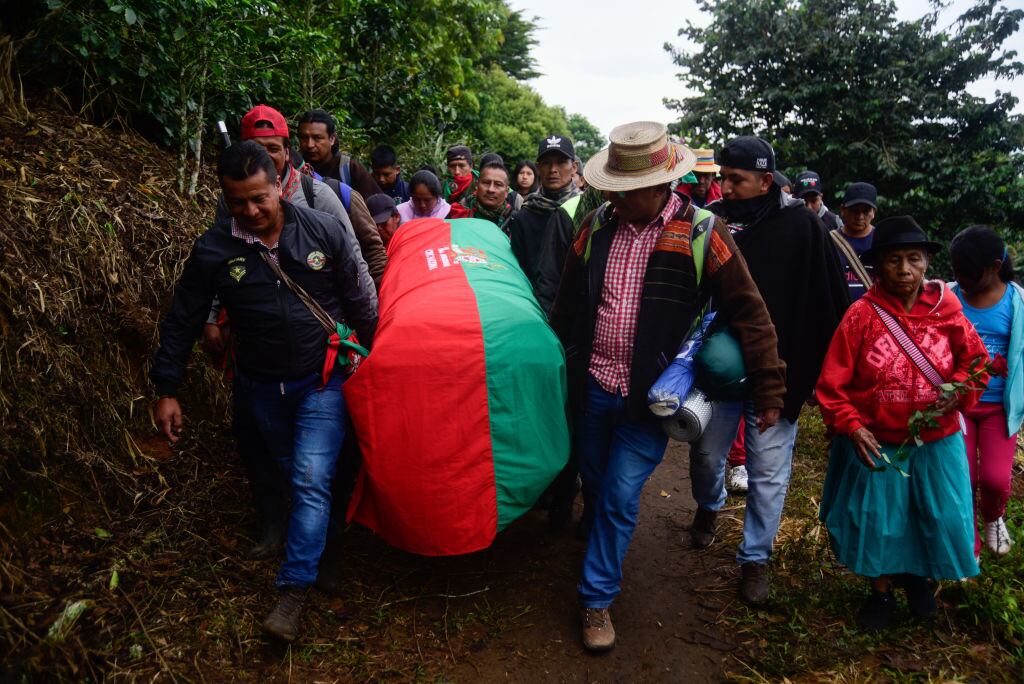 El funeral de un líder indígena asesinado en Colombia