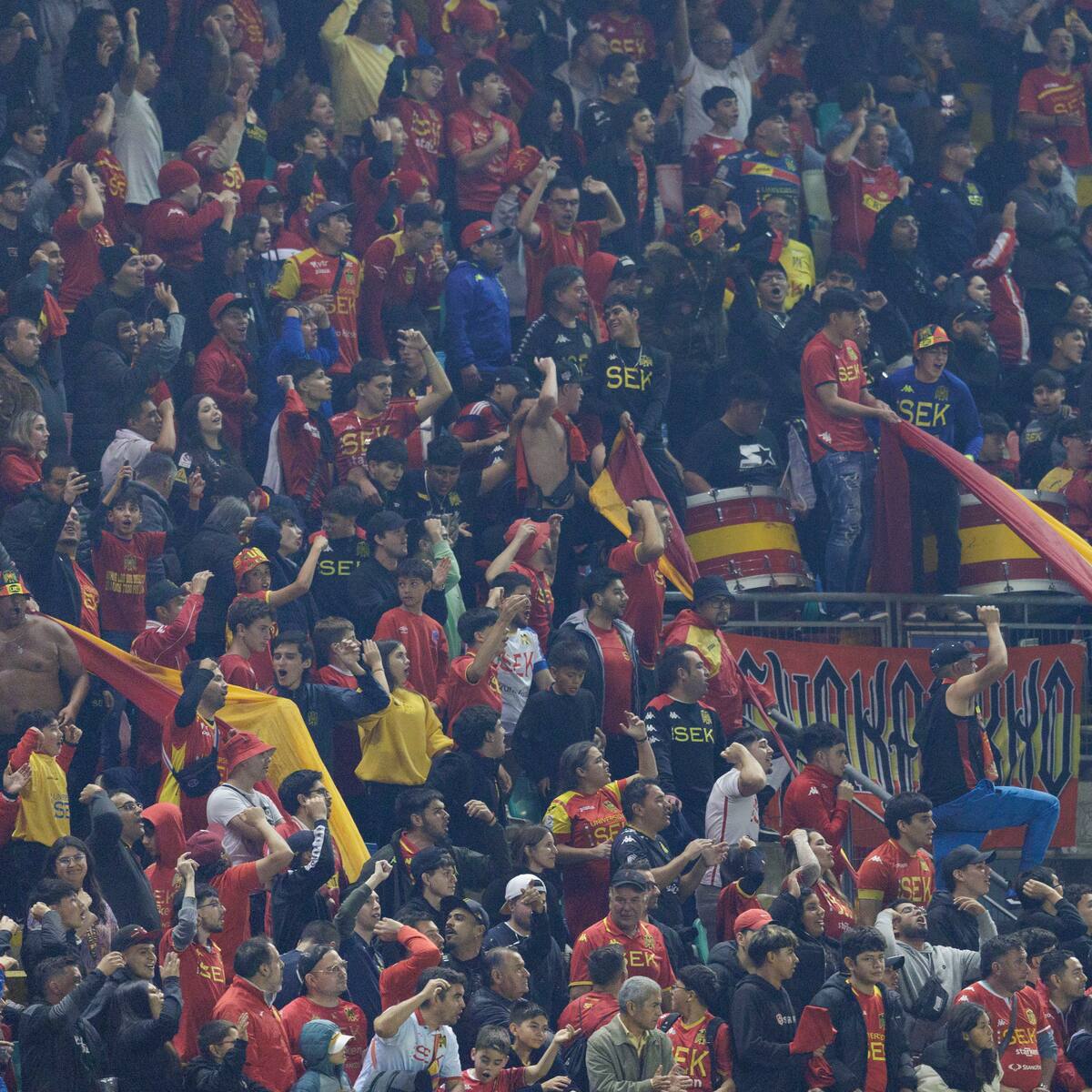 Pasó la noche en un calabozo: el duro panorama que enfrenta el hincha de Unión Española detenido en Brasil por gestos racistas