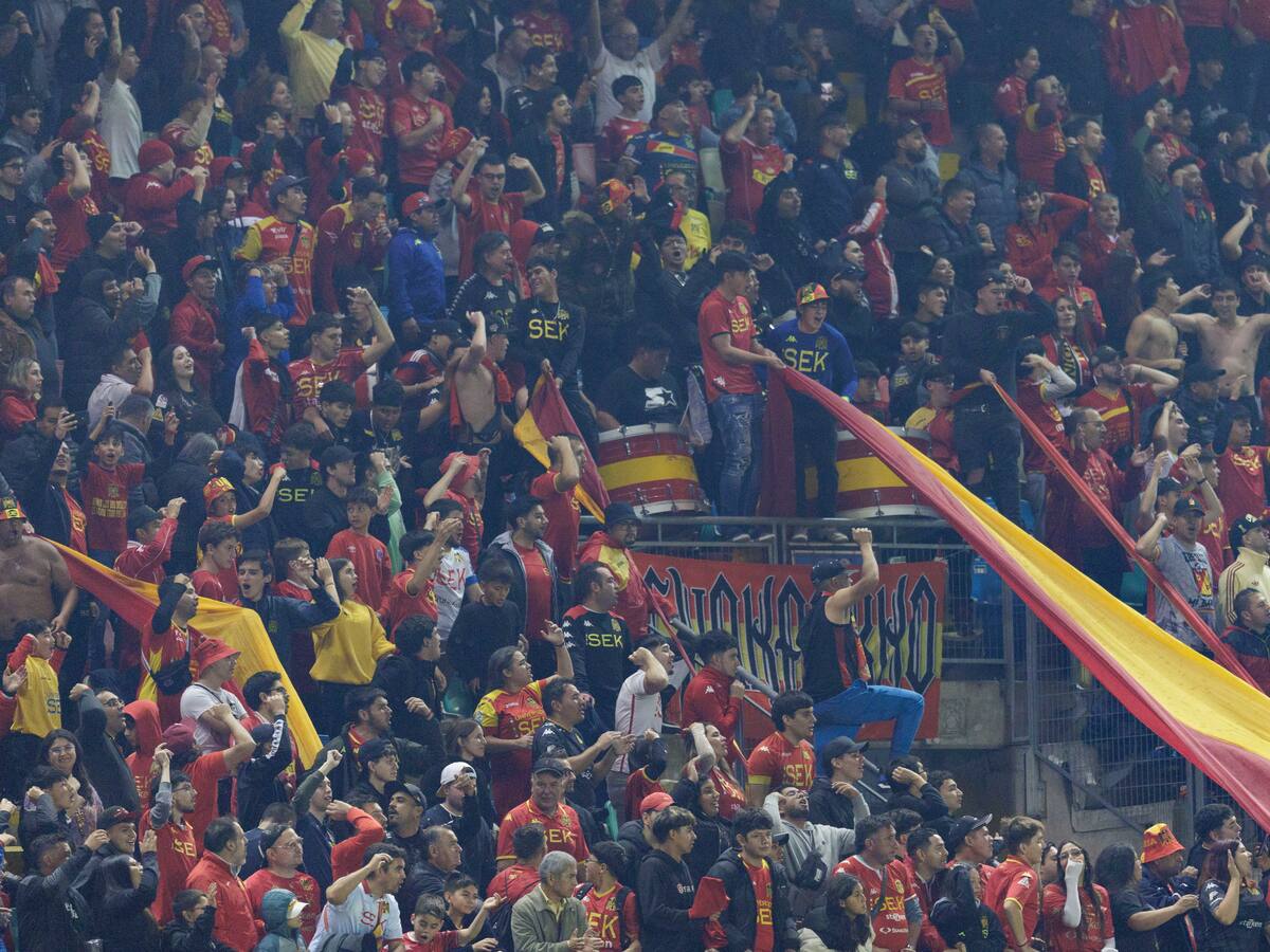 Pasó la noche en un calabozo: el duro panorama que enfrenta el hincha de Unión Española detenido en Brasil por gestos racistas
